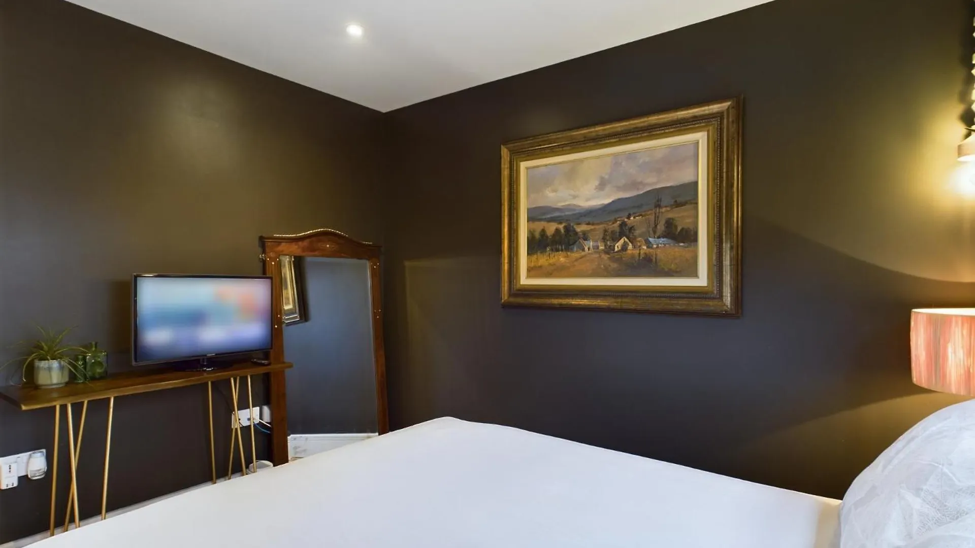 Pittville Central Parking Modern Wifi Cheltenham 0*,  United Kingdom
